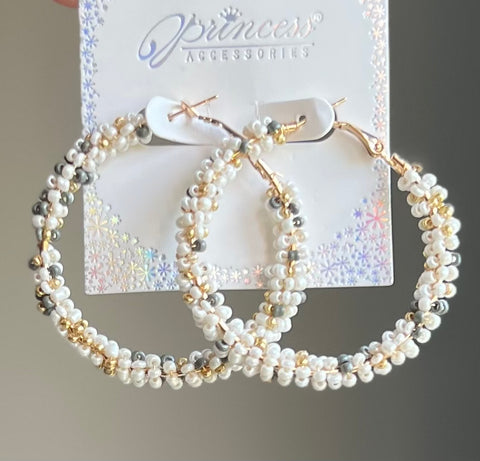 NATURAL SEED BEAD ROUND HOOP EARRING