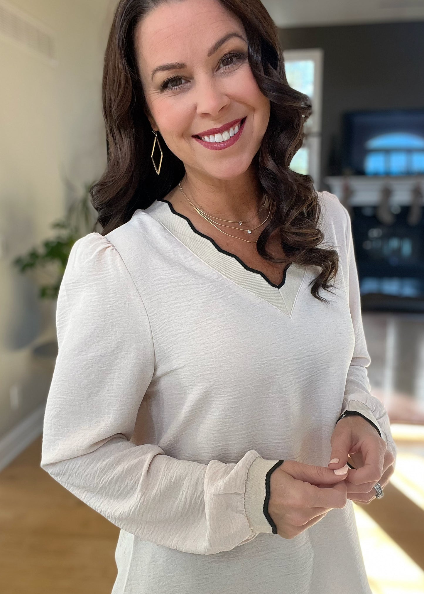 Contrast Scallop Trim V Neck Long Sleeve Blouse